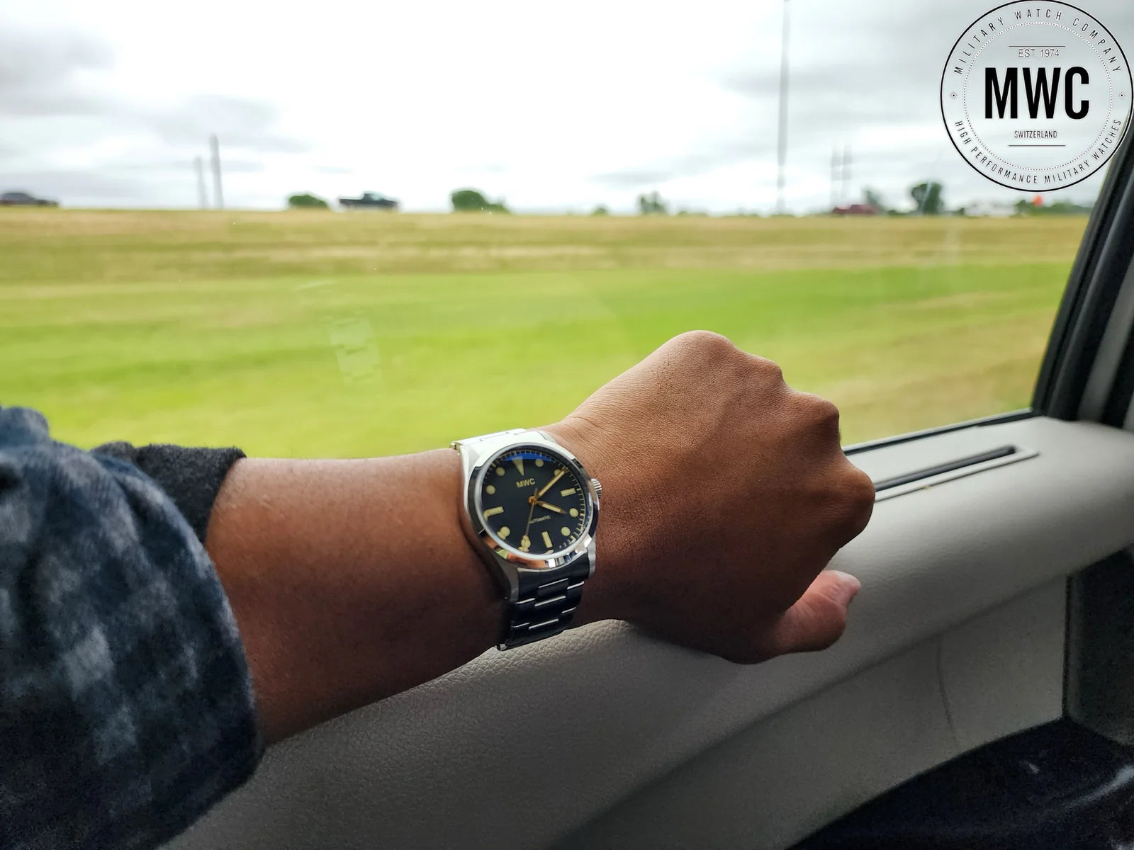 MWC Classic 1950s/1960s Pattern 25 Jewel Automatic "Adventurer" Watch with 200m Water Resistance and Retro Luminous Paint, Sapphire Crystal and 1960s Pattern Bracelet - Brand New Ex Photographic and Promotion Watch Reduced