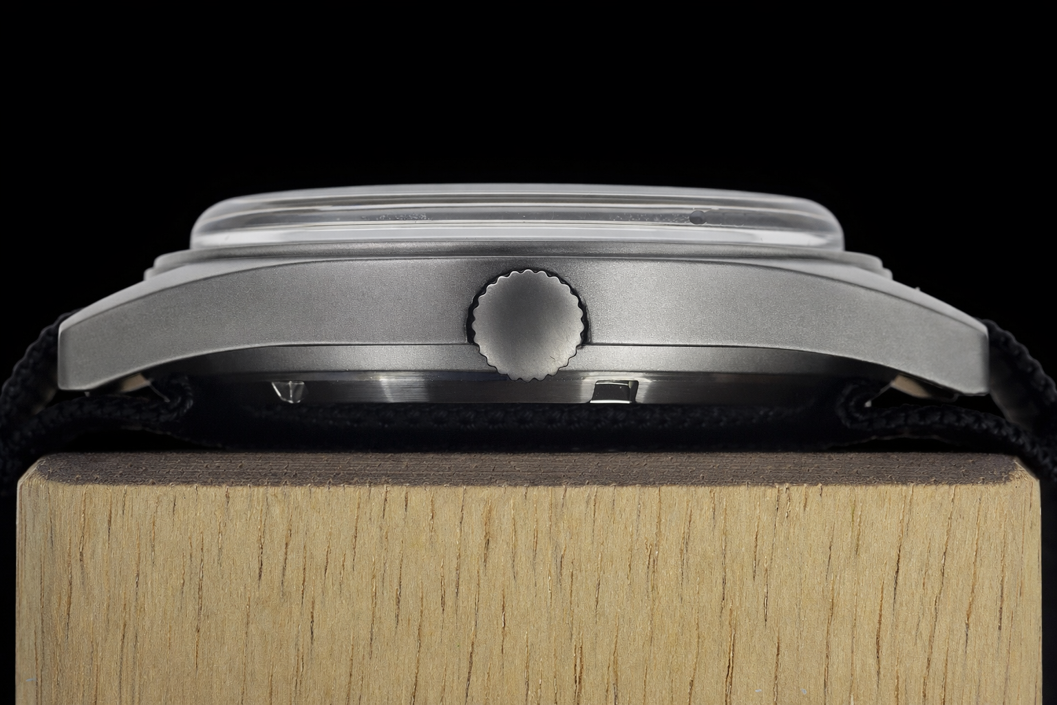 W10 1960s Pattern Handwound Military Watch with Plexiglass Crystal and Handwound Mechanical Movement